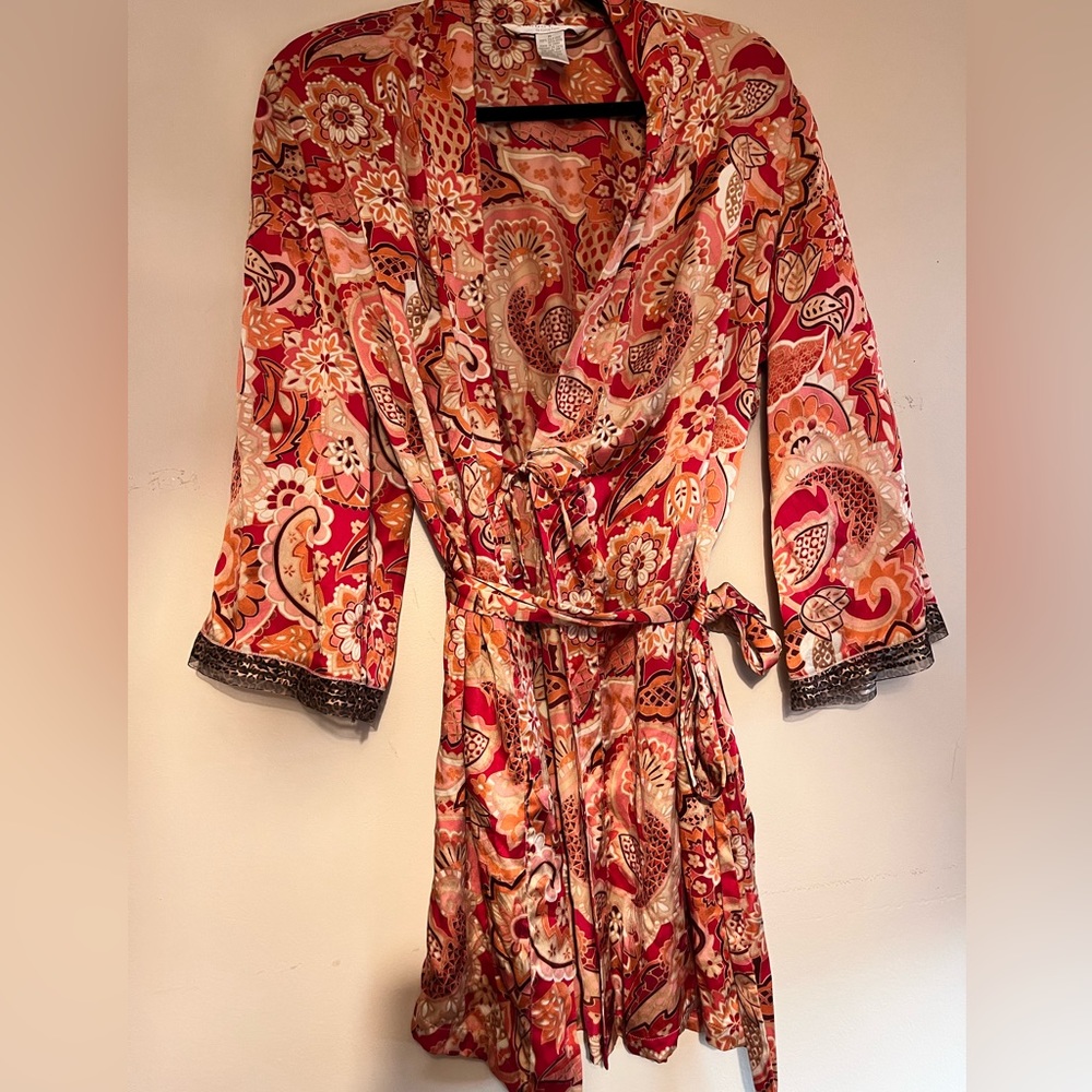 Kimono Robe ,  100 % August Silk , size M . Intimate sleepwear.Excellent